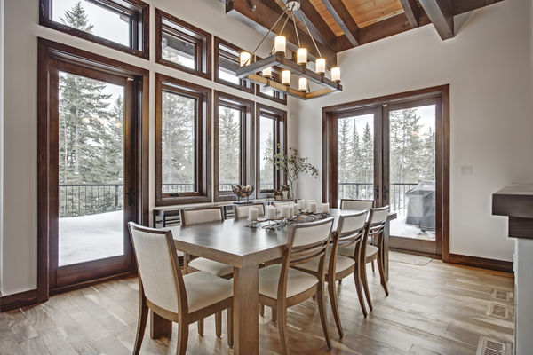 Kicking-Horse-Chalet-British-Columbia-Canadian-Timberframes-Dining-Table