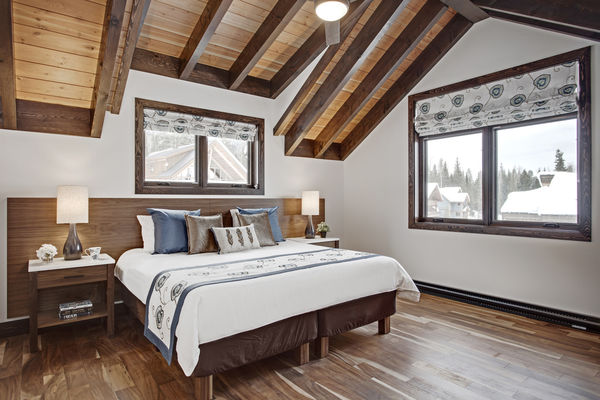 Kicking-Horse-Chalet-British-Columbia-Canadian-Timberframes-Bedroom-Timber-Detail