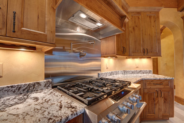 Colorado-Springs-Timber-Home-Canadian-Timberframes-Kitchen-Benchtop