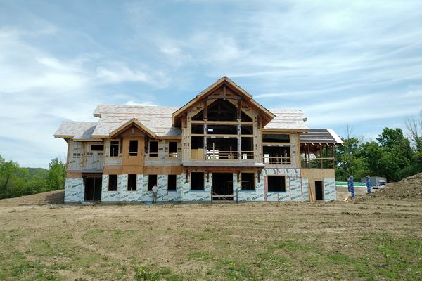 Butternut-Lodge-Clarksburg-Construction-Canadian-Timberframes-Ontario-Rear-Exterior