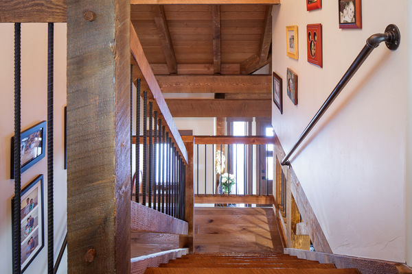Steamboat-Springs-Colorado-Canadian-Timberframes-Timber-Stairs