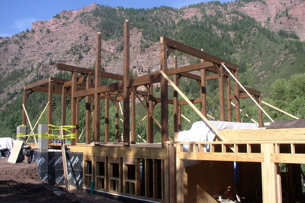 Rustic-Redstone-Colorado-Canadian-Timberframes-Construction-Timber-Frame-Raisng