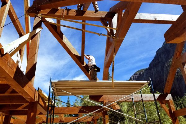 Ouray-Mountain-Home-Colorado-Construction-Canadian-Timberframes-Raising