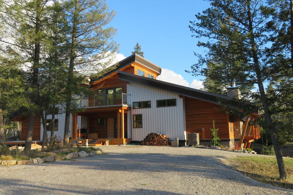 Skyfall-Windermere-British-Columbia-Canadian-Timberframes-Front-Exterior