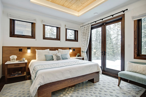 Kicking-Horse-Chalet-British-Columbia-Canadian-Timberframes-Bedroom