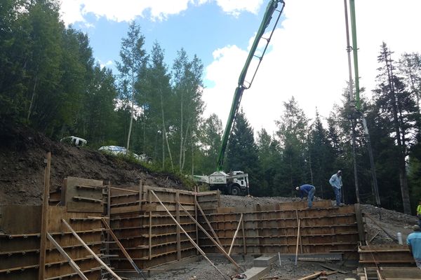 Ouray-Mountain-Home-Colorado-Construction-Canadian-Timberframes-Raising-Timber