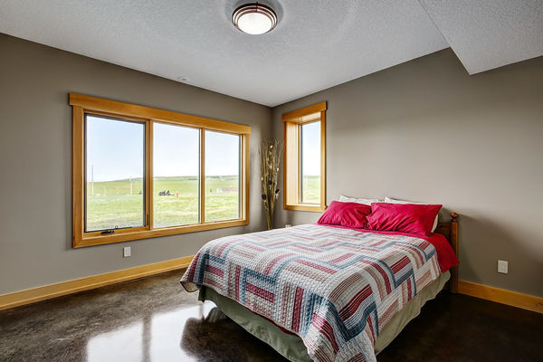 Foothills-of-Calgary-Alberta-Canadian-Timberframes-Bedroom