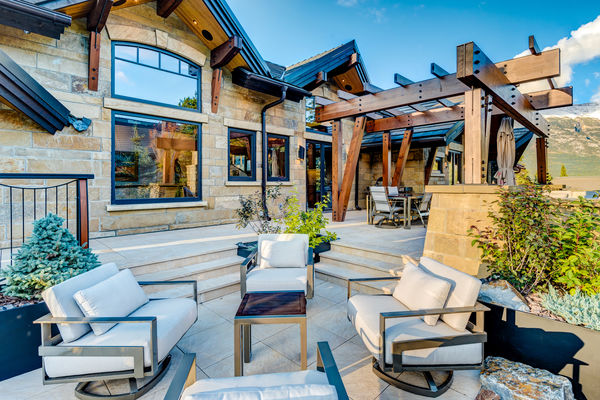 Bow-Valley-Home-Alberta-Canadian-Timberframes-outdoor-entertainment