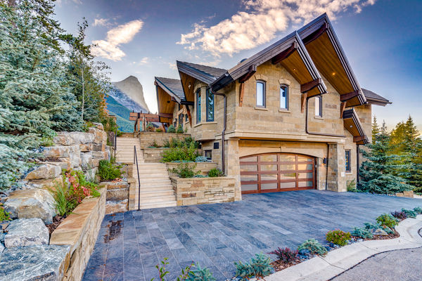 Bow-Valley-Home-Alberta-Canadian-Timberframes-timber-frame-entrance