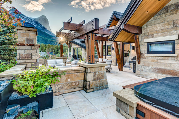 Bow-Valley-Home-Alberta-Canadian-Timberframes-timber-patio