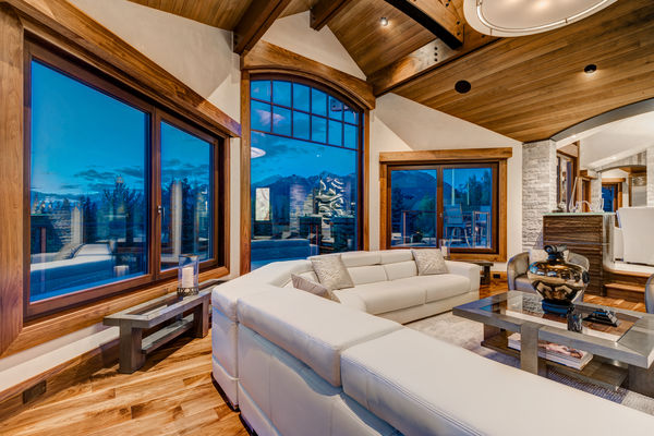 Bow-Valley-Home-Alberta-Canadian-Timberframes-timber-great-room