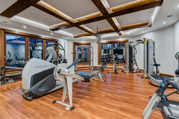 Bow-Valley-Home-Alberta-Canadian-Timberframes-home-gym