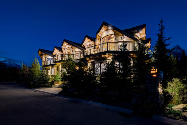 Bow-Valley-Home-Alberta-Canadian-Timberframes-front-elevation