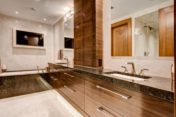 Bow-Valley-Home-Alberta-Canadian-Timberframes-ensuite
