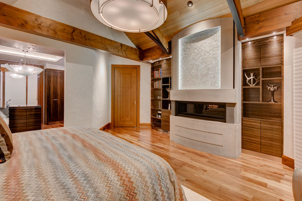 Bow-Valley-Home-Alberta-Canadian-Timberframes-master-bedroom