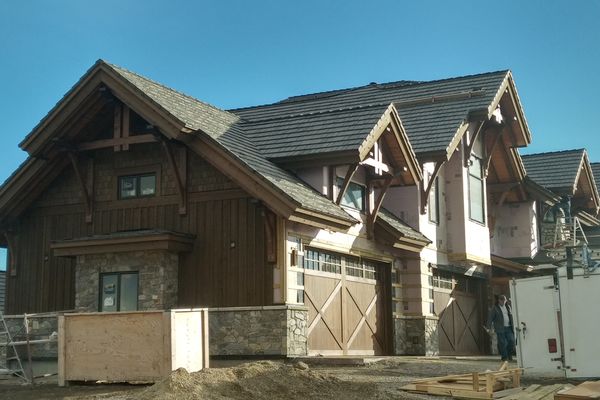 Okotoks-Home-Alberta-Canadian-Timberframes-Construction-Garage