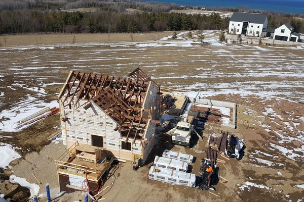Butternut-Lodge-Clarksburg-Ontario-Canadian-Timberframes-Construction-Timber-Frame