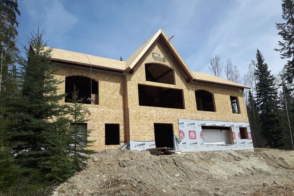 Blaeberry-Timber-Home-Construction-British-Columbia-Trusses