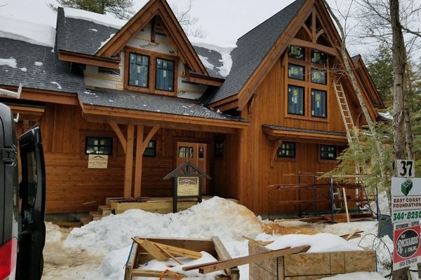 Meredith-Bay-New-Hampshire-Construction-Canadian-Timberframes-Great-Room