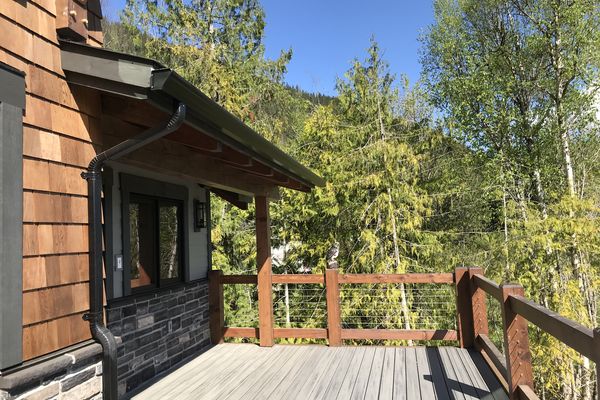 Mara-Lake-British-Columbia-Canadian-Timberframes-Master-Bedroom-Deck
