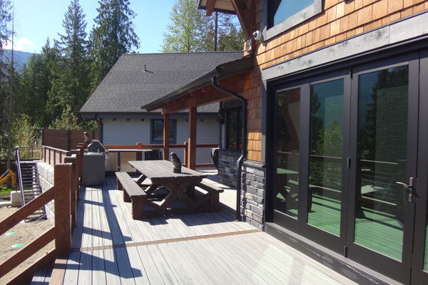 Mara-Lake-British-Columbia-Canadian-Timberframes-Ourdoor-Deck