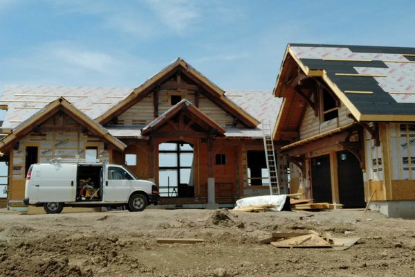 Butternut-Lodge-Clarksburg-Construction-Canadian-Timberframes-Ontario-Front-Exterior