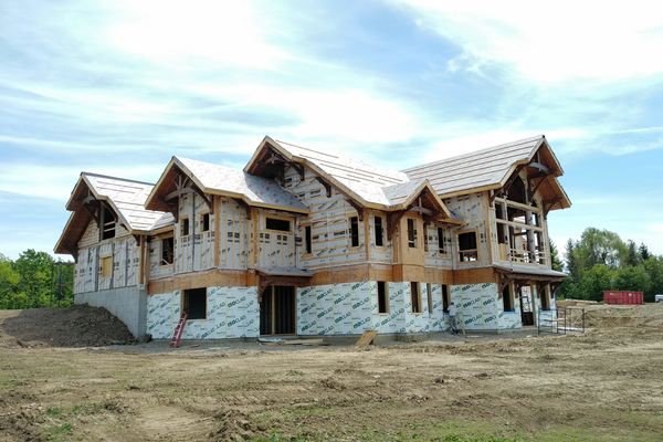 Butternut-Lodge-Clarksburg-Construction-Canadian-Timberframes-Ontario-Exterior