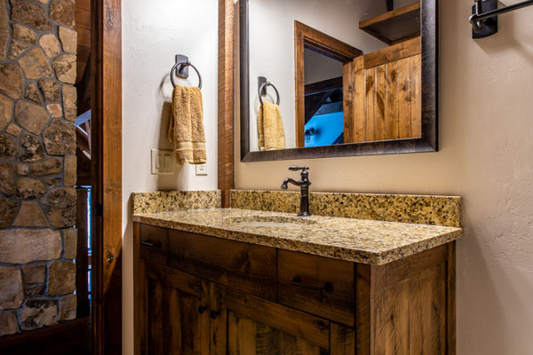 Ouray-Mountain-Home-Colorado--Canadian-Timberframes-Bathroom