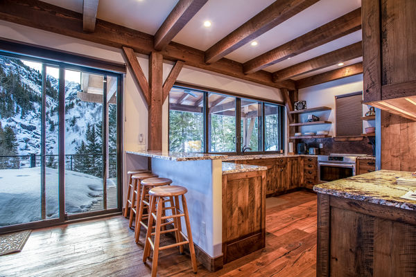 Ouray-Mountain-Home-Colorado--Canadian-Timberframes-Kitchen-Dining