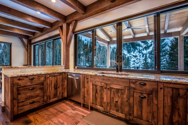 Ouray-Mountain-Home-Colorado--Canadian-Timberframes-Kitchen
