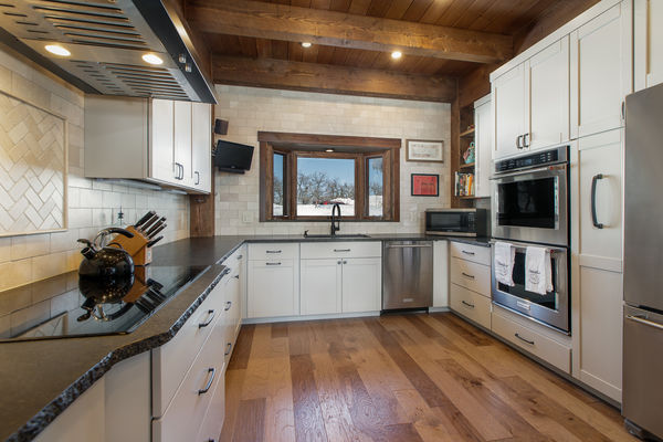 Steamboat-Springs-Colorado-Canadian-Timberframes-Kitchen