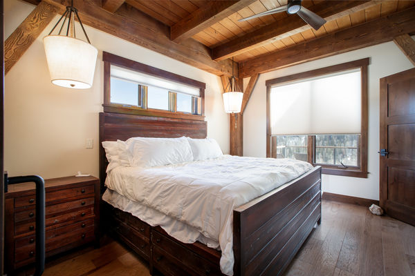 Steamboat-Springs-Colorado-Canadian-Timberframes-Master-Bedroom