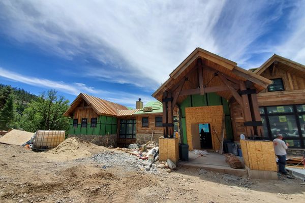 Durango-Timber-Home-Colorado-Canadian-Timberframes-Construction-Exterior