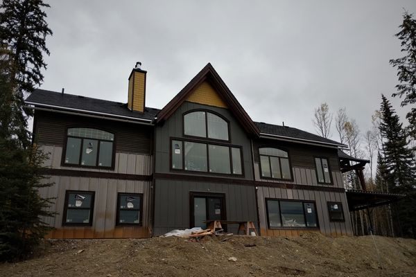 Blaeberry-Timber-Home-Construction-British-Columbia-Rear-Exterior-Siding.jpg