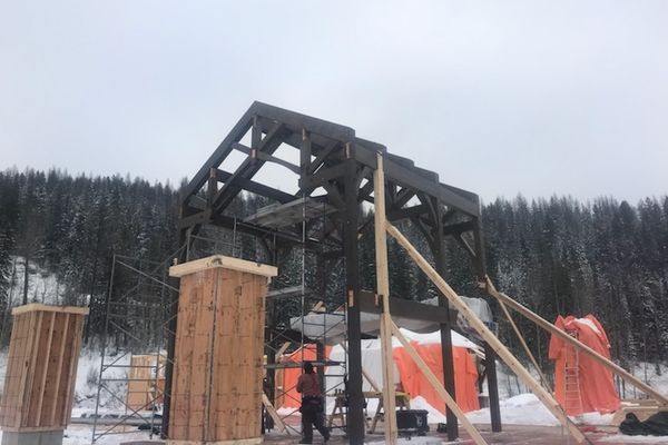 Fernie-Chalet-British-Columbia-Canadian-Timberframes-Construction-Raising