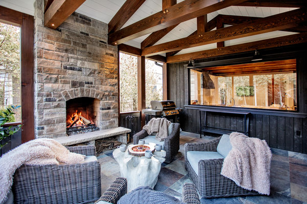 Thornbury-Chalet-Ontario-Canadian-Timberframes-Completed-Screened-Porch