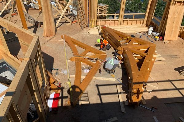 Peachland-Timber-Frame-British-Columbia-Canadian-Timberframes-Construction-Entry.jpeg