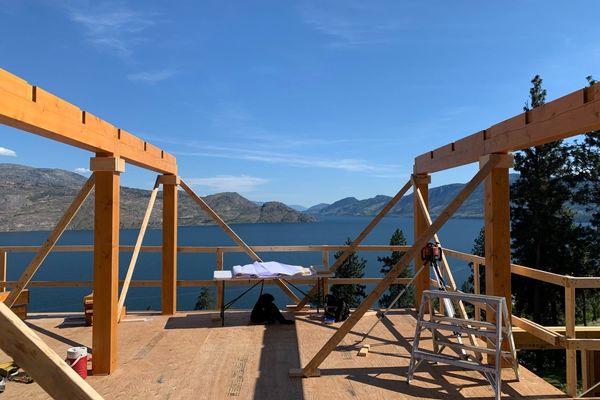 Peachland-Timber-Frame-British-Columbia-Canadian-Timberframes-Construction