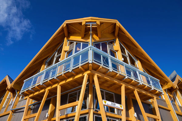 Grizzly-paw-brewery-and-taasting-room-canadian-timber-frames