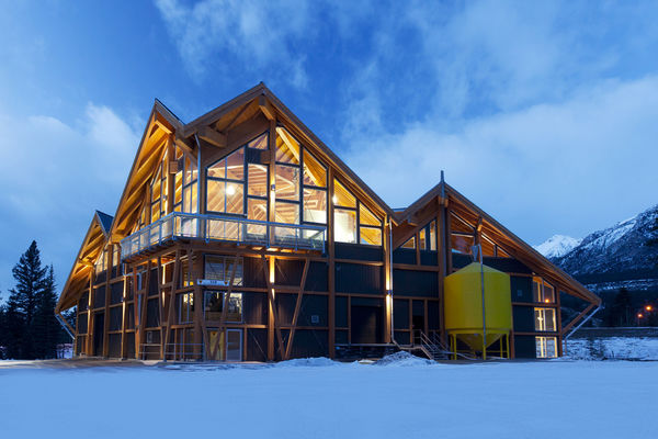 Grizzly-paw-brewery-and-taasting-room-canadian-timberframes