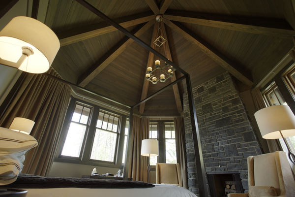 Polished-Vale-Canmore-Alberta-Canadian-Timberframes-Great-Room