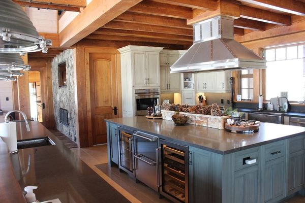 Hill-Top-Retreat-Collingwood-Ontario-Canadian-Timberframes-Kitchen