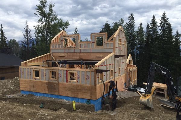 Kicking-Horse-Chalet-British-Columbia-Canadian-Timberframes-Construction-Timber-Wall-Panels