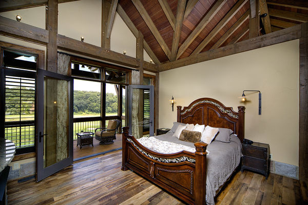 Olde-Stone-Bowling-Green-Kentucky-Canadian-Timberframes-bedroom