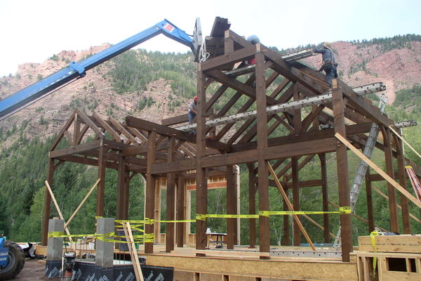 Rustic-Redstone-Colorado-Canadian-Timberframes-Construction-Raising