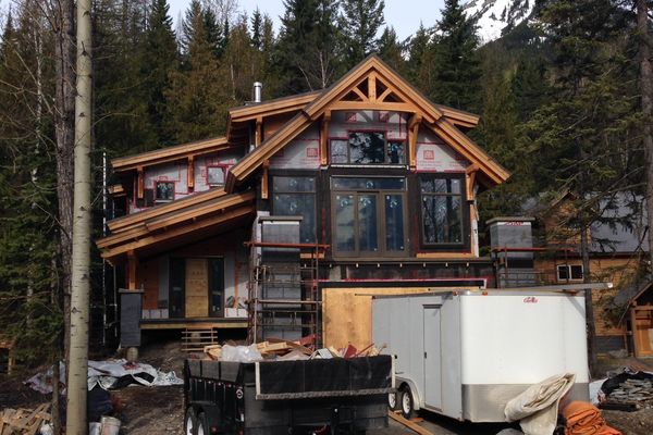 Caribou-Peak-Fernie-BC-Canadian-Timberframes-Construction-Front-Exterior
