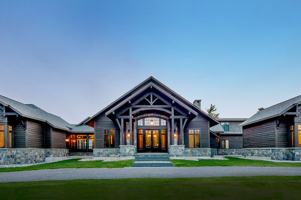 Modern-Trails-Ontario-Canadian-Timberframes-front-entrance-timber-frame
