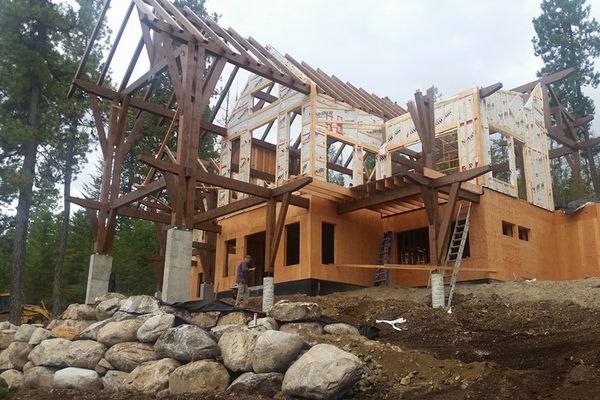 Sandpoint-Idaho-Canadian-Timberframes-Construction-Back-Deck