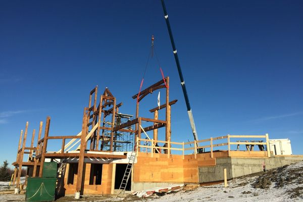 Rustic-River-Calgary-Alberta-Canadian-Timberframes-construction-timber-frame-raising