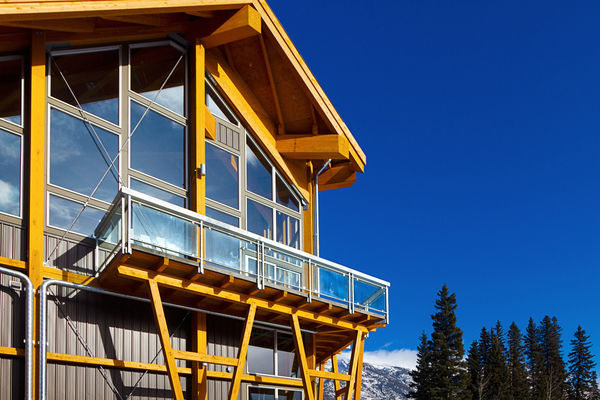 Grizzly-Paw-Brewery-Alberta-Canadian-Timberframes-Exterior